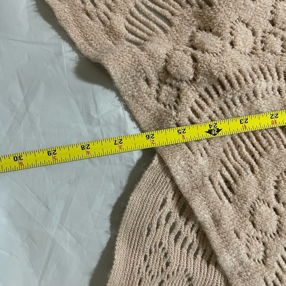 Women’s mauve colored shawl. Like new condition… pull over head and open to arms - Picture 2 of 7